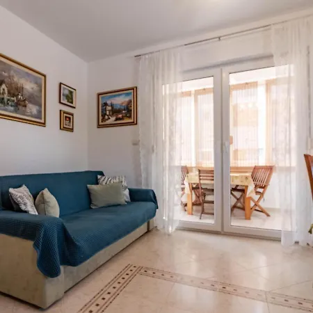 Marija Near The Beach Apartman